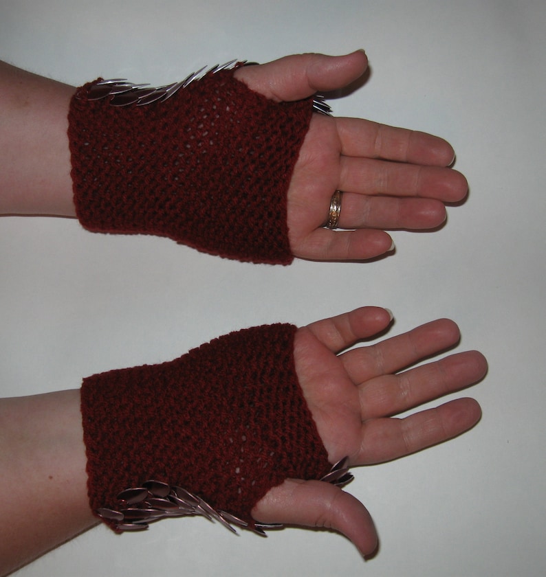 Dragonhide Gauntlets Blood Red Choose your size image 3