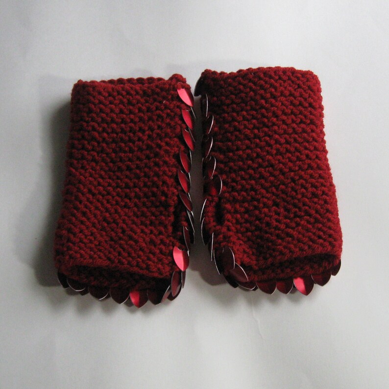 Dragonhide Gauntlets Blood Red Choose your size image 5