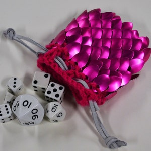 Scalemail Armor Dice Bag in knitted Dragonhide Raspberry size small