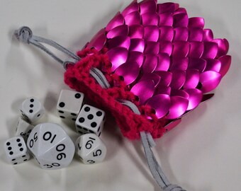 Scalemail Armor Dice Bag in knitted Dragonhide Raspberry size small