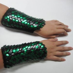 Scalemail Armor Bracers Knitted Dragonhide hecho a medida a pedido