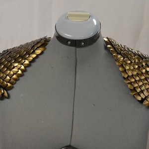 Epaulets in knitted Dragonhide Scalemail Armor Bronze Sold as a Pair