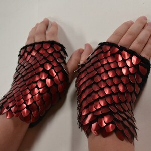 Scale Maille Armor Gauntlets Red on black Knitted Dragonhide