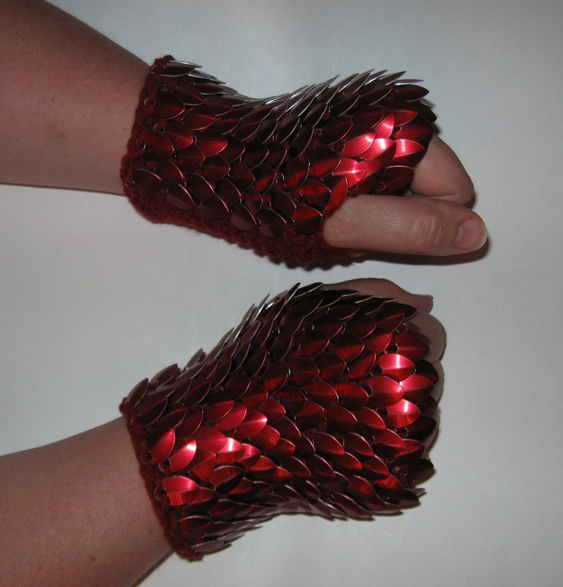 Dragonhide Gauntlets Blood Red Choose your size image 2