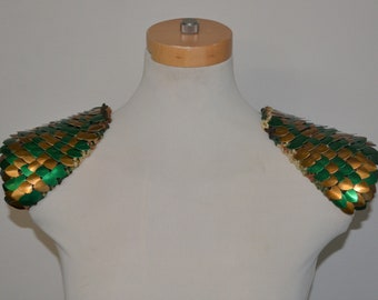 Epaulettes in knitted Dragonhide Scalemail Armor Pauldrons Bronze Forest