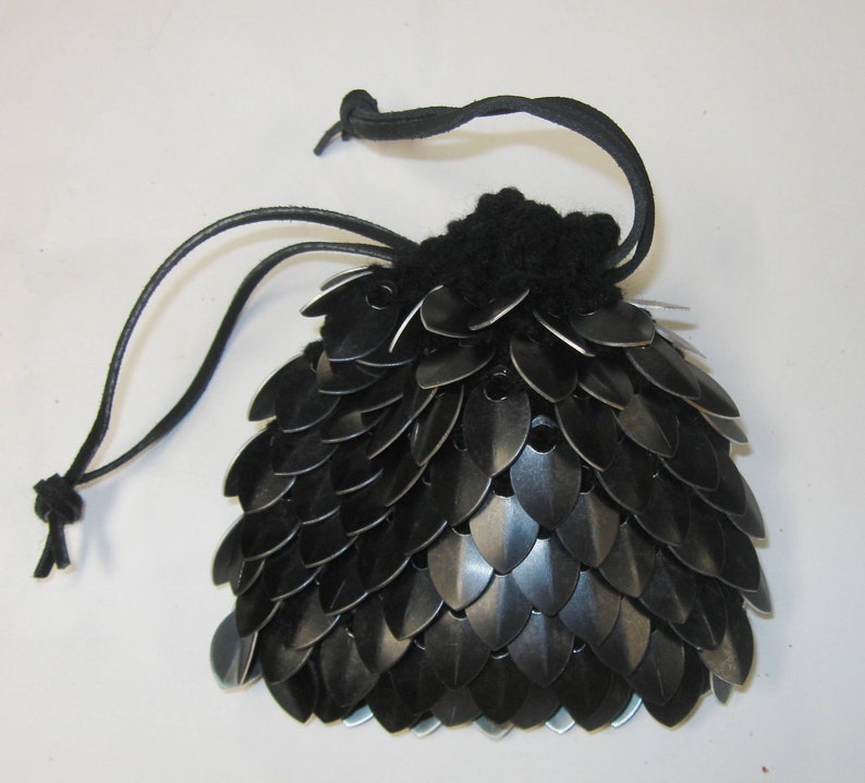 Scalemail Dice Bag in Dragonhide Knitted Armor Black Lich King image 3