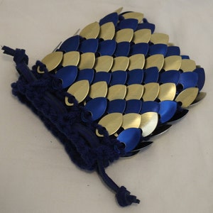 Scale Mail Dice Bag in knitted Dragonhide Armor blue and gold stripe