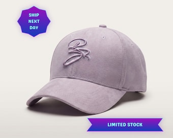Lavendel Wildleder Hut für Frauen | weiche lila Baseballmütze | Damen Streetwear Hut | Gesticktes Logo Snapback | Minimale ästhetische Kappe