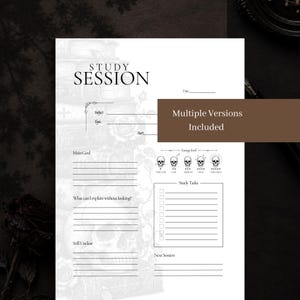 Könnte beinhalten: Eine weiße Lernplaner-Seite mit schwarzem Text und einem Hintergrundbild aus gestapelten Büchern, Rosen und einem Totenkopf. Das Layout enthält Abschnitte für Datum, Fach, Thema, Startzeit, Hauptziel, Energielevel mit Totenkopf-Symbolen und Lernaufgaben.