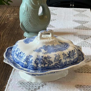 Copeland Spode lidded serving dish