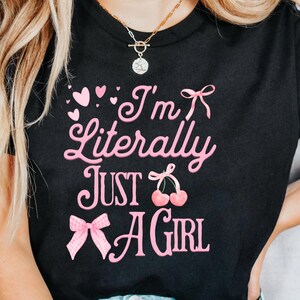 Chemise Je suis littéralement juste une fille, chemise girly, cadeaux jolie fille, chemises meilleure amie, chemise noeud, chemise girl power, t-shirt girly coquette noeud