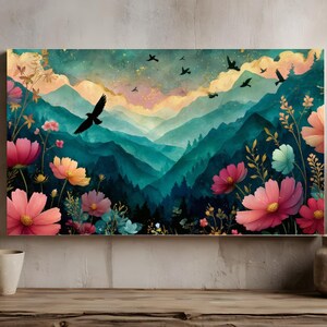 Può includere: Una stampa artistica rettangolare che raffigura un paesaggio di montagne stratificate blu e verde acqua sotto un cielo tenue rosa e giallo. Il primo piano mostra fiori vivaci rosa, arancioni e blu con sagome di uccelli neri in volo.