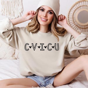Sudadera CVICU, sudadera con el mensaje &quot;Amor por la UCI cardiovascular&quot;, regalo para el personal de la unidad de cuidados intensivos cardiovasculares, regalo de enfermera, suéter de cuello redondo de la UCI cardiovascular