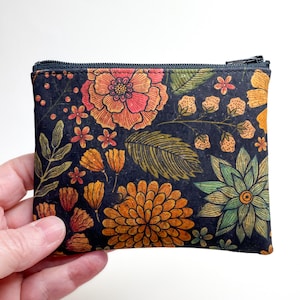 Monedero de piel de corcho con diseño floral en negro y tarjetero con cremallera