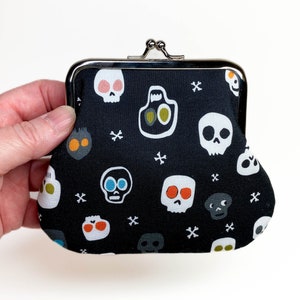 Kisslock Coin Purse - Skull and Bones