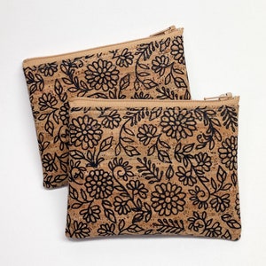Monedero de piel de corcho con diseño floral negro y tarjetero con cremallera