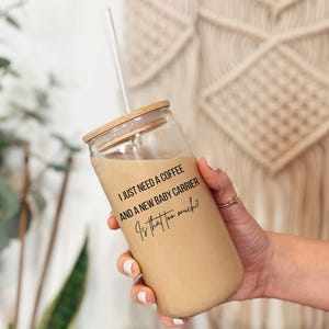 Eu só preciso de um café e um novo porta-bebês Libbey Glass, Mom Sipper, Babywearing, Porta-bebês, Sling de argola, Presente para nova mãe, Arte de porta-bebês