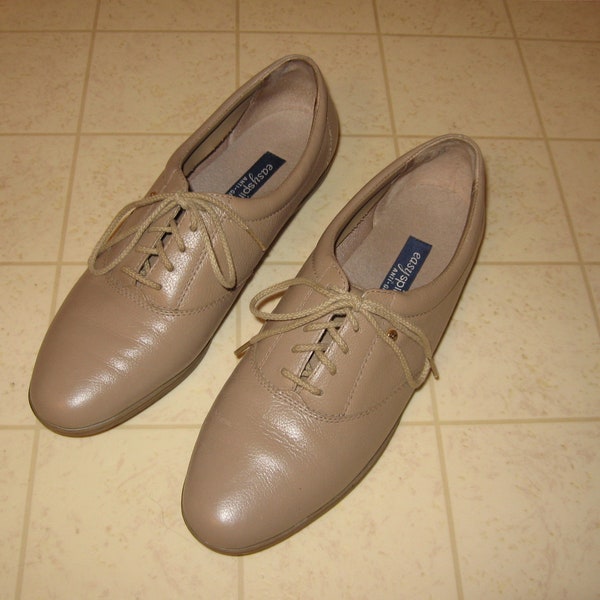 Ladies Easy Spirit Tan Leather Shoes 10 3A Anti-Gravity