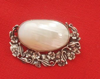 GORGEOUS Vintage Sterling Silver Shell Pin / Brooch - Hallmarked Great Falls Metal Works. - Sale Today