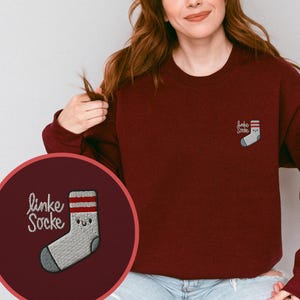 Sweatshirt met geborduurde linkersok | Oversized unisex trui met de tekst "Tegen rechts", "Antifascisme", "FCKNZS", "Nooit meer is nu", "Links", 161 fck afd