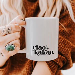 Taza de cacao Ciao | Taza de cerámica divertida para amantes del cacao 325 ml | Regalo de despedida y regalo para colegas, taza con frase, taza de café
