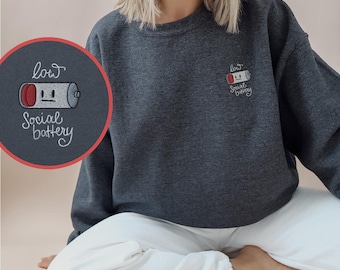 Moletom bordado "Baixa bateria social" | Moletom oversized para INFJ, pessoa introvertida, estratégias de enfrentamento para comportamento antissocial