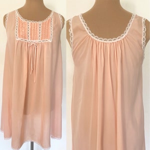 Vintage 60s Babydoll Nightgown *Medium/Large* PEACH Lace Silky Sleeveless Gown