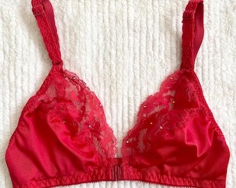 Vintage 80s NICE N SPICY Nylon Bra *32B* Red Sheer Lace JCPenney Wireless Brassiere