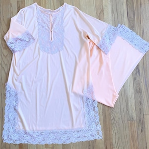 Vintage 60s Nylon Pants Pajamas *Medium* PEACH Lace Trim Keyhole Tunic Lounge Set