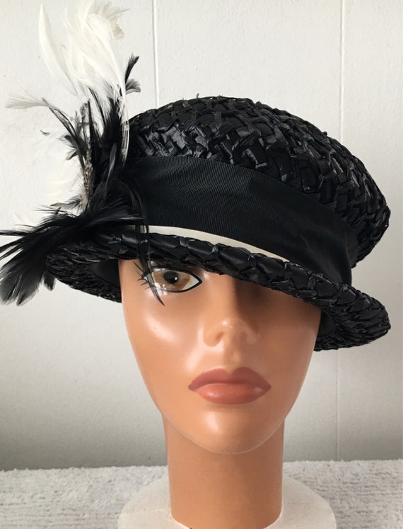 Mod Vintage Boater Black & White Straw Feather Wom