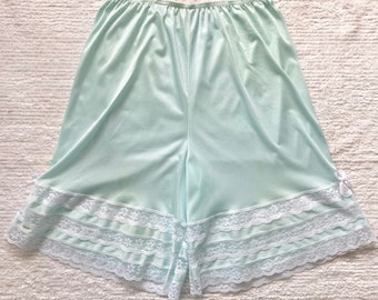 Vintage 60s Nylon Slip Shorts *38/40* VELROSE Mint Green Sheer Lace Pettipants