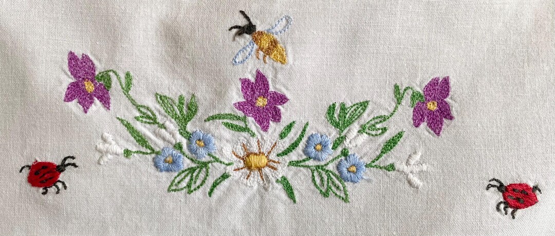 Photo inspiration: Vintage Embroidered Cotton Table Runner White Floral Antique Rectangle Photo Inspiration