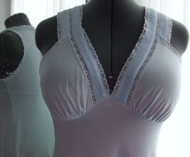 Vintage VAL MODE *Size MB34* Baby Blue Nylon Lace Shirred Dress Slip