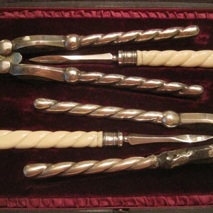 Antique Nutcracker Set