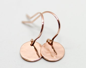 Little rose gold disc earrings - hammered, minimalist and timeless