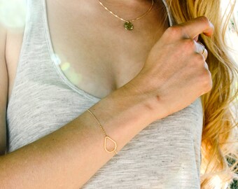 Gold teardrop bracelet - Minimalist bracelet - dainty bracelet- delicate gold bracelet - simple gold jewelry - minimalist jewelry