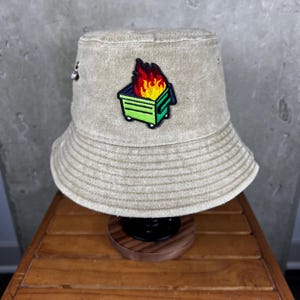 Chapéu Bucket | Algodão | Cor Cáqui Desgastada | Patch Dumpster Fire