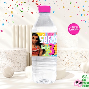 Puede incluir: Una botella de agua de pl&aacute;stico transparente con una tapa rosa y una etiqueta colorida con un personaje de dibujos animados. La etiqueta dice "Sofia cumple 3 a&ntilde;os".