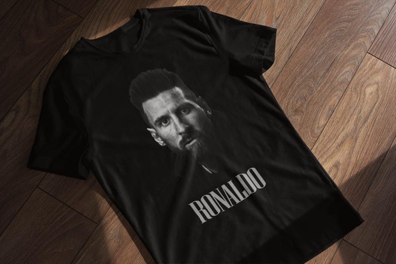 Camiseta divertida de meme de fútbol: cara de Messi, nombre de Ronaldo - Regalo para fanáticos del fútbol Black