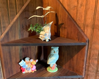 Estantería esquinera de nogal pulido a mano: estantería de madera de dos niveles