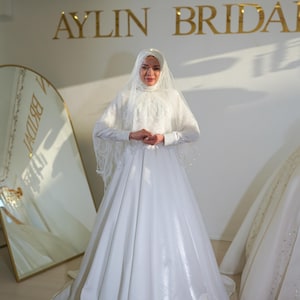 Elegant Modest Muslim Wedding Dress with Long Sleeves, Hooded Hijab & Feather Cuffs