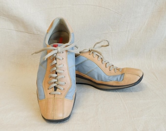 Zapatillas Prada vintage en azul bebé y tostado/Zapatillas deportivas Prada Y2K de los años 90/Talla 36.5 6 6.5