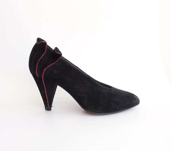 Vintage 80s Black Suede Winged Pumps with Red Pip… - image 3