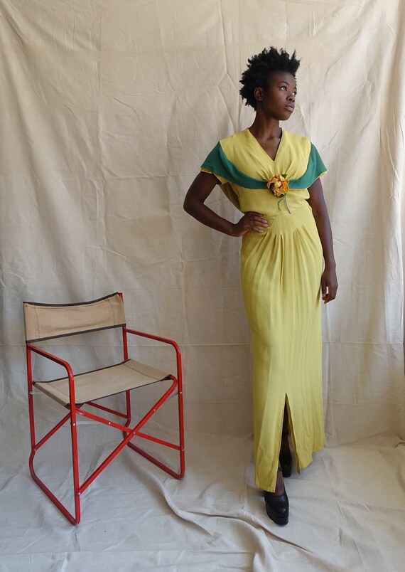 Vintage 30s Crepe Gown with Silk Flower/1930s Drap