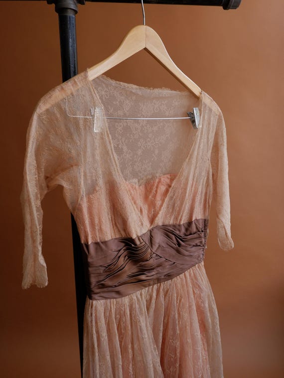 Vintage 50s New Look Lace Gown/ 1950s Beige Brown Party Dress With Sleeves/ Size Medium 28 - Etsy Vintage 50s New Look Lace Gown/ 1950s Beige Brown Party Dress With Sleeves/ Size Medium 28 - Etsy