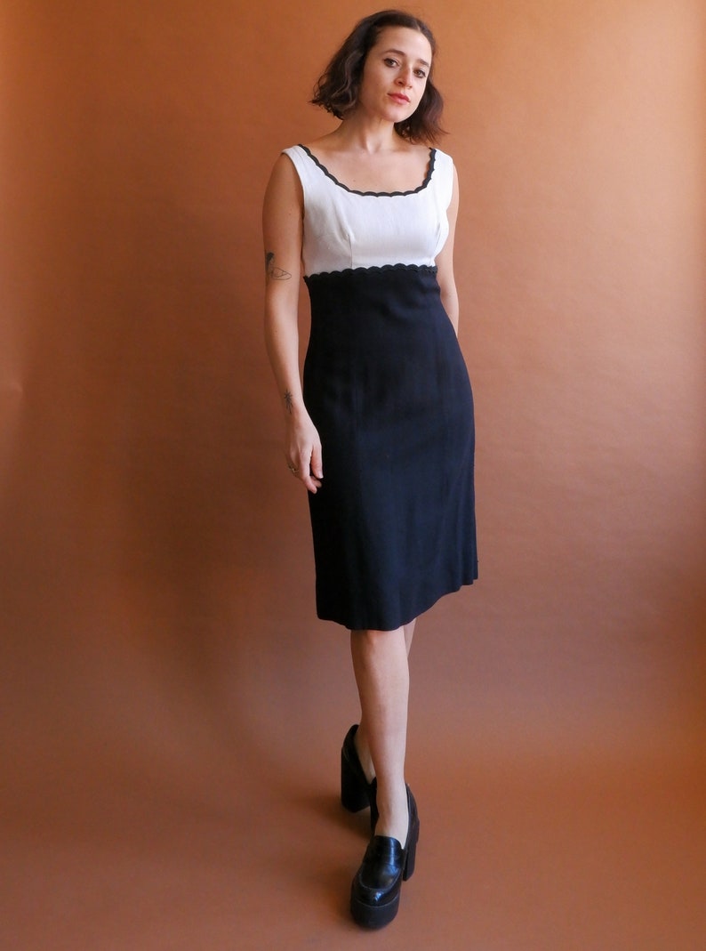 Vintage 60s Black White Scalloped Dress/ Size Medium image 2