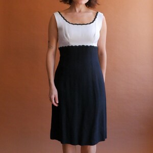 Vintage 60s Black White Scalloped Dress/ Size Medium image 3