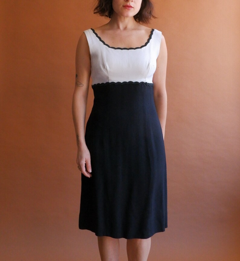 Vintage 60s Black White Scalloped Dress/ Size Medium image 3