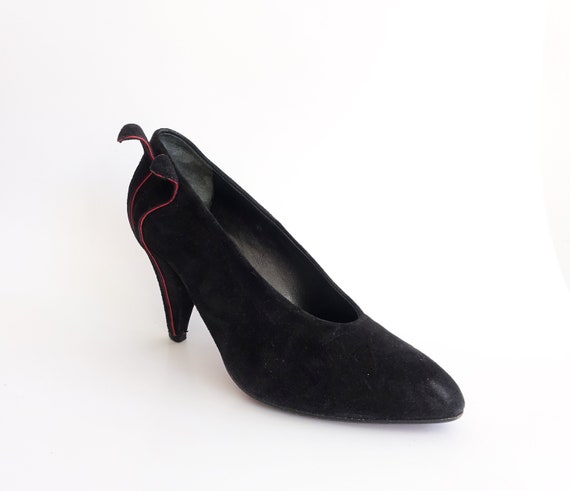 Vintage 80s Black Suede Winged Pumps with Red Pip… - image 4