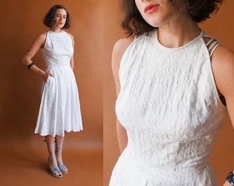 Vintage 50s Embroidered White Cotton Sleeveless Dress/ Size Small 26